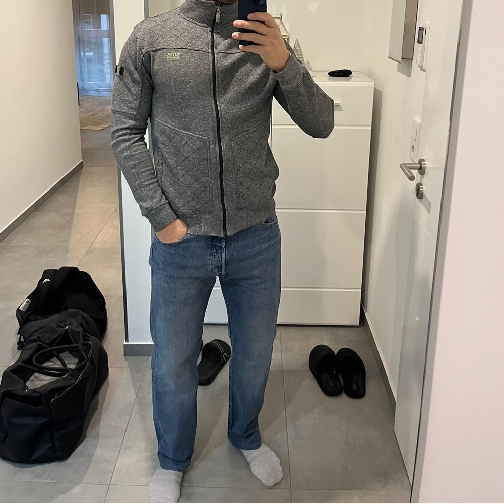 Hugo Boss gray zipper sweater winter men’s jumper
Slim fit 
Size L
